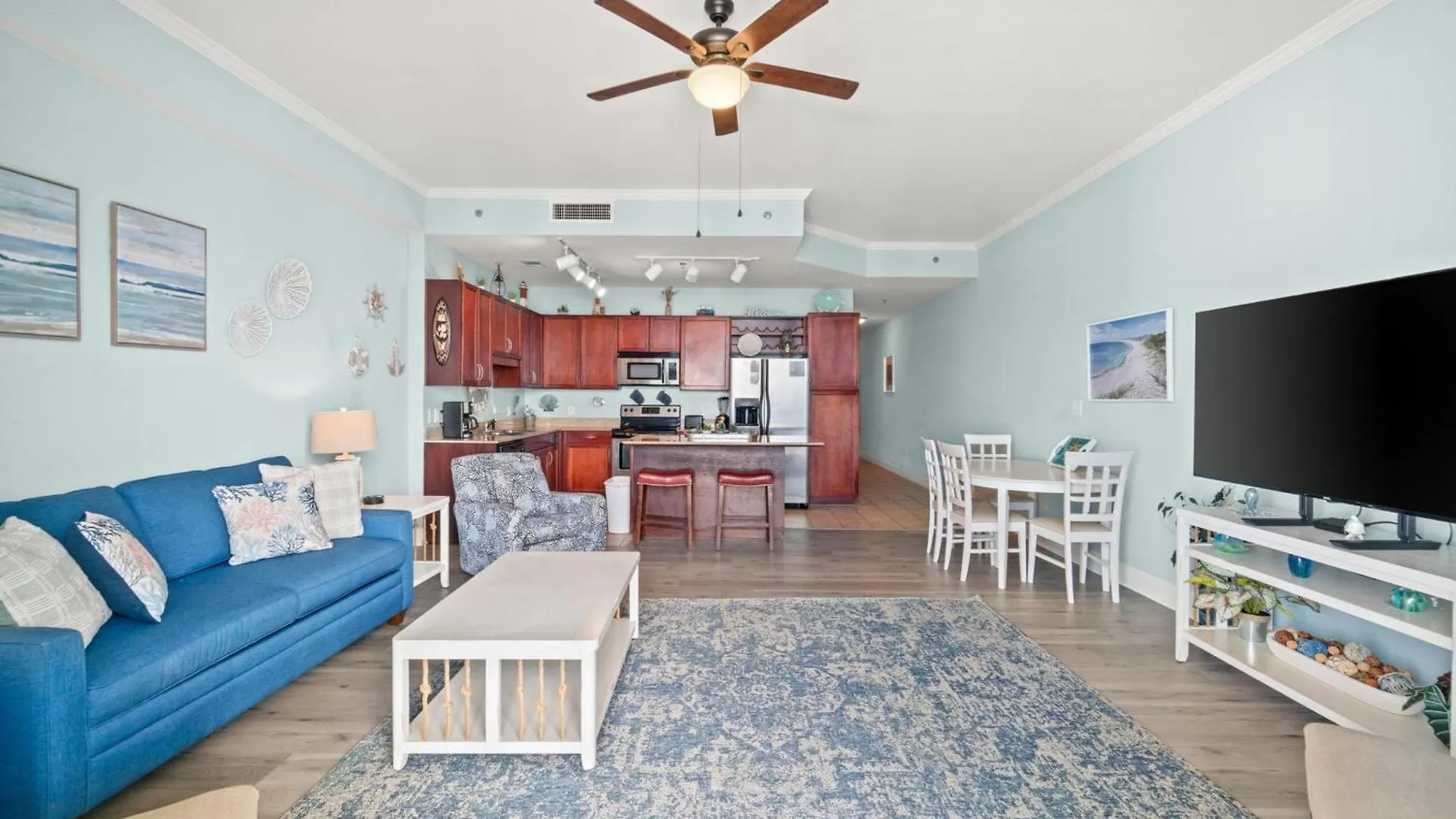 Apartment Laketown Wharf Resort By Panhandle Getaways Panama City Beach